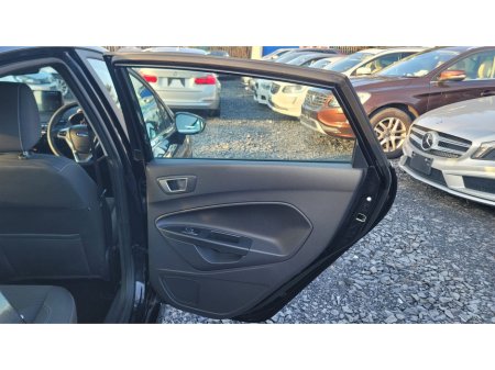 2015 Ford Fiesta - thumbnail 12