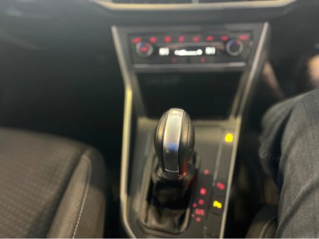 2019 Volkswagen Polo TRENDLINE 1.0 MANUAL 5SPEED 65HP 5DR €15,950 thumbnail