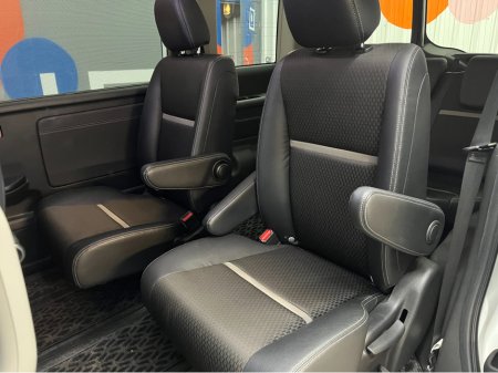 2019 Honda Stepwagon - thumbnail 14