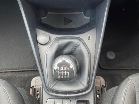 2021 Ford Fiesta - thumbnail 28