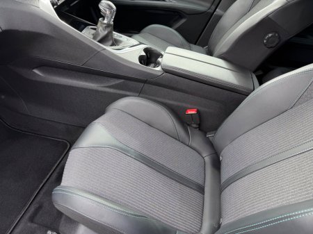 2023 Peugeot 3008 - thumbnail 8