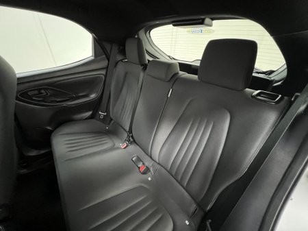 2021 Toyota Yaris - thumbnail 4