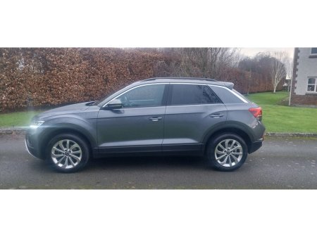 2023 Volkswagen T-Roc LIFE 2.0 TDI MAN 116HP €27,950 thumbnail