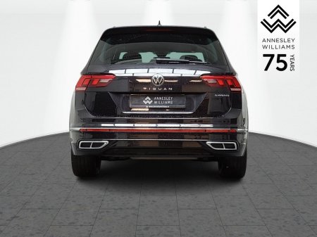 2023 Volkswagen Tiguan Tiguan R-Line Tsi Phev €38,950 thumbnail