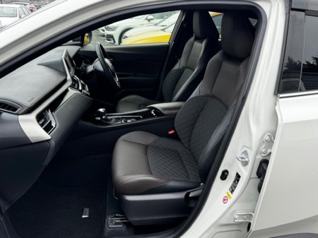 2017 Toyota C-HR 1.8L Petrol-Hybrid Automatic (7686) €18,995 thumbnail