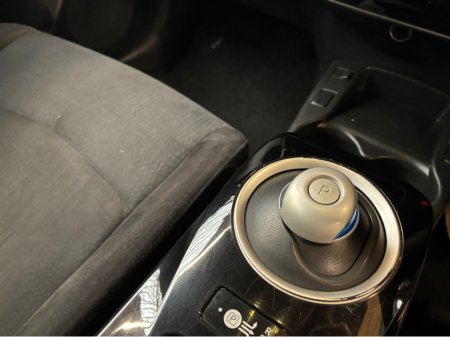 2017 Nissan Leaf - thumbnail 10