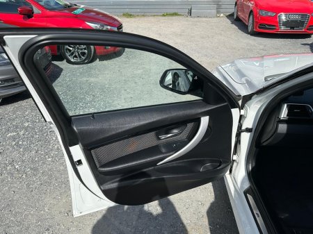 2017 BMW 3 Series - thumbnail 9