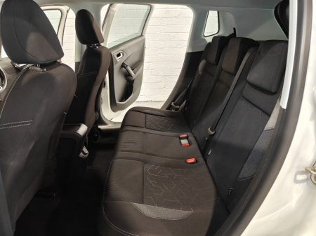 2019 Peugeot 2008 - thumbnail 22