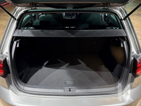 2020 Volkswagen Golf COMFORT LINE MEISTER - UPGRADED FACTORY ALLOYS - CRUISE CONTROL - REVERSE CAMERA - DIGITAL DASH €21,950 thumbnail