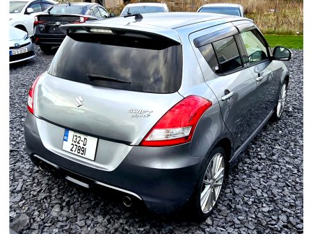 2013 Suzuki Swift - thumbnail 4