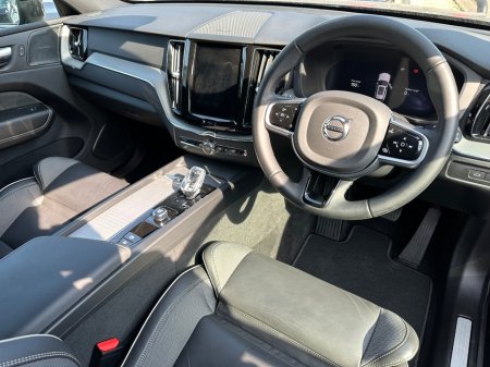 2025 Volvo XC60 - thumbnail 3