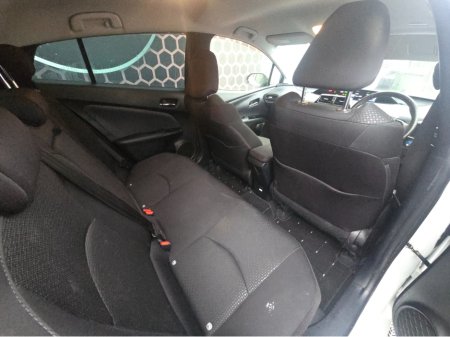 2020 Toyota Prius 6AA-ZVW51 €21,950 thumbnail