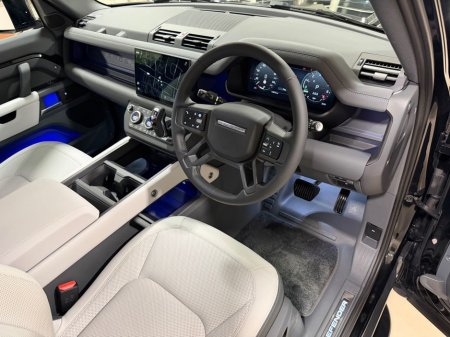 2025 Land Rover Defender X-DYNAMIC SE=HUGE SPEC//LIGHT INTERIOR//AS NEW=2 YEAR WARRANTY=TAILORED FINANCE PACKAGES AVAILABLE=TRADE IN'S WELCOME €104,995 thumbnail