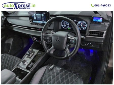 2022 Mitsubishi Outlander - thumbnail 2