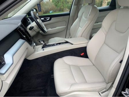 2017 Volvo XC60 - thumbnail 8