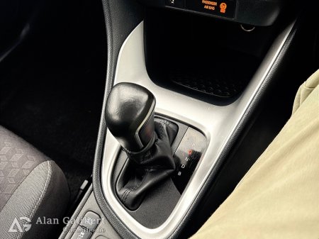 2023 Toyota Yaris 1.5 HYBRID LUNA  AUTO €18,995 thumbnail