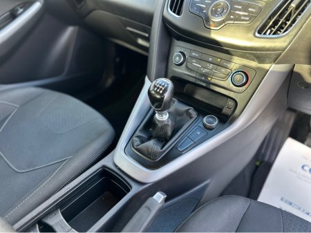 2016 Ford Focus - thumbnail 17