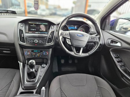 2016 Ford Focus - thumbnail 10