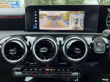 2021 Mercedes-Benz A Class A200d AMG-LINE PREMIUM PLUS // VIRTUAL COCKPIT // FULL SERVICE HISTORY // 18" DIAMOND CUT ALLOYS €32,900 thumbnail