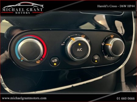 2016 Renault Clio 1.2 PETROL 16V 75 DYNAMIQUE NAV ONLY 71KM IRISH CAR €11,950 thumbnail