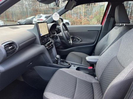 2025 Toyota Yaris Cross YARIS CROSS L-SPORT MONO €35,950 thumbnail