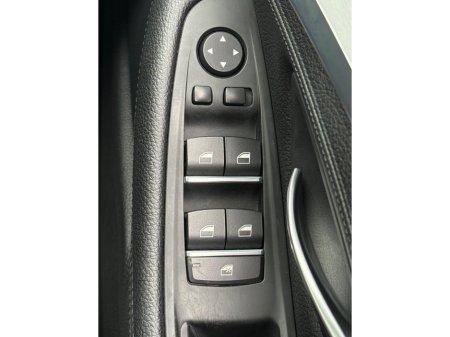 2016 BMW 5 Series - thumbnail 25