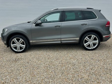 2016 Volkswagen Touareg - thumbnail 3