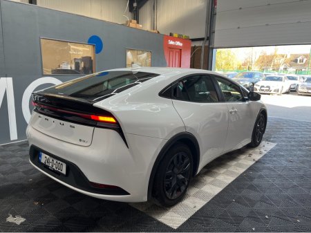 2024 Toyota Prius - thumbnail 2