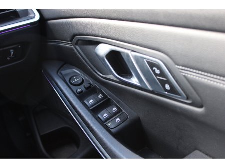 2021 BMW 3 Series  €35,995 thumbnail