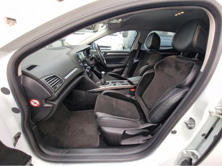 2017 Renault Megane LOW MILEAGE-1.2 DYNAMIQUE-HIGH SPEC €10,950 thumbnail