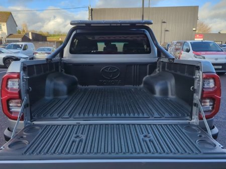 2025 Toyota Hilux HILUX 2.8 INVINCIBLE €57,000 thumbnail