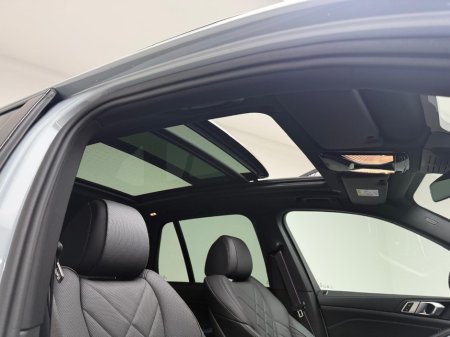 2025 BMW X5 50E M SPORT XDRIVE *PAN ROOF* €102,990 thumbnail