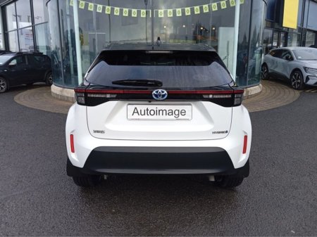 2024 Toyota Yaris Cross 1.5 Hybrid Luna Sport (Pearl white) €30,850 thumbnail