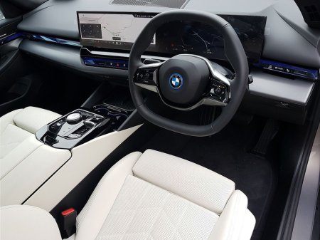 2025 BMW i5 - thumbnail 6