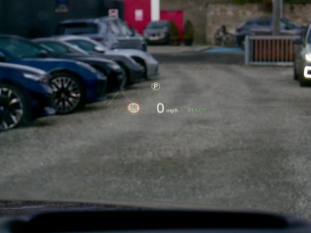 2025 Land Rover Range Rover Evoque 1.5 I3 PHEV 269 PS Dynamic SE €59,950 thumbnail