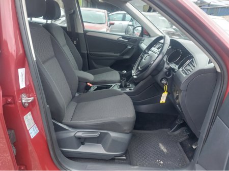 2018 Volkswagen Tiguan - thumbnail 4