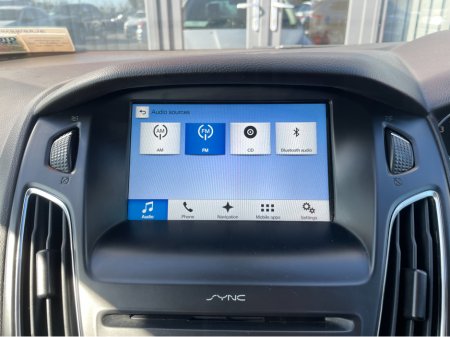 2017 Ford Focus - thumbnail 15