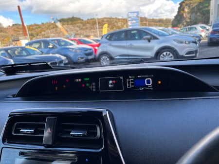 2016 Toyota Prius - thumbnail 10