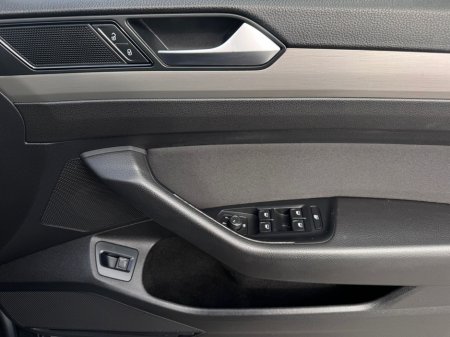 2016 Volkswagen Passat - thumbnail 26