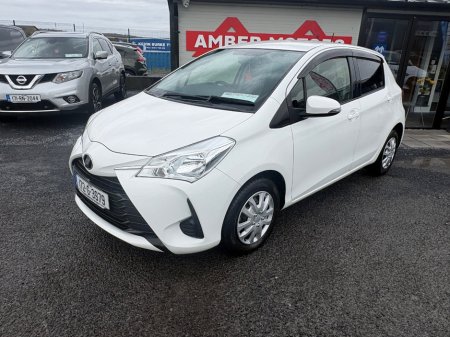 2017 Toyota Yaris - thumbnail 5