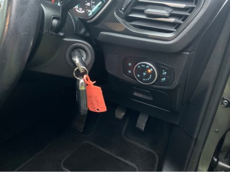 2018 Ford Focus - thumbnail 16