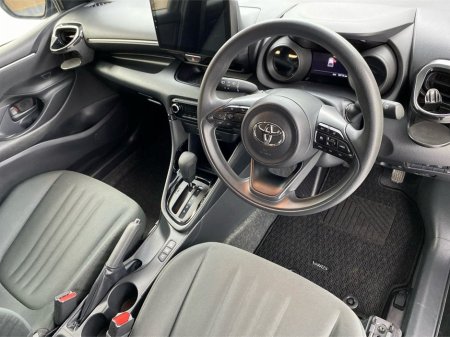 2021 Toyota Yaris - thumbnail 9