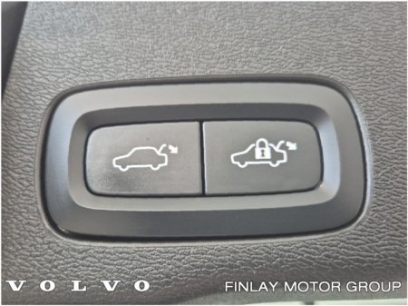 2022 Volvo XC60 B4 MHEV DSL (197hp) Inscription AWD €45,950 thumbnail