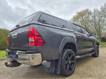 2025 Toyota Hilux - thumbnail 7