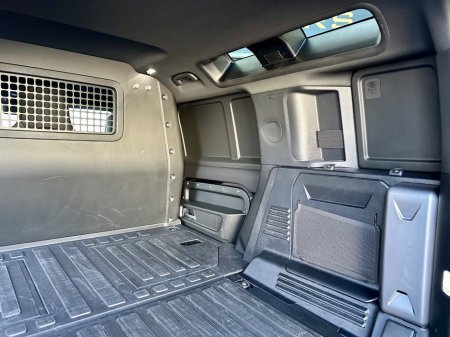 2025 Land Rover Defender - thumbnail 19