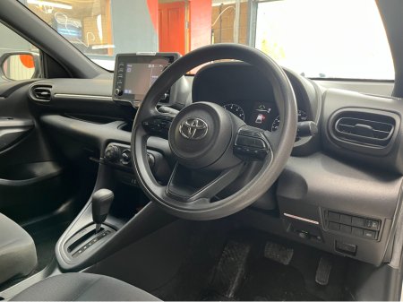 2021 Toyota Yaris - thumbnail 8