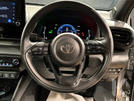 2024 Toyota Yaris - thumbnail 16