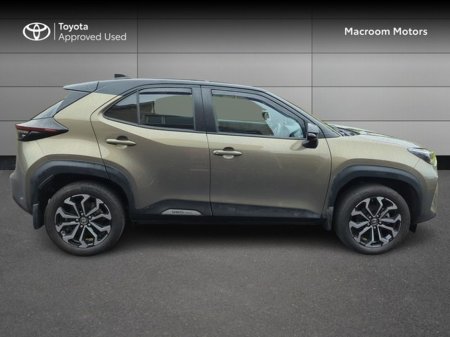 2023 Toyota Yaris Cross - thumbnail 3