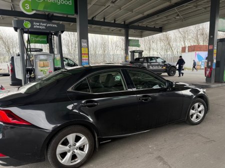 2017 Lexus IS 200 - view 3