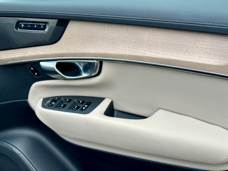 2025 Volvo XC90 - thumbnail 6